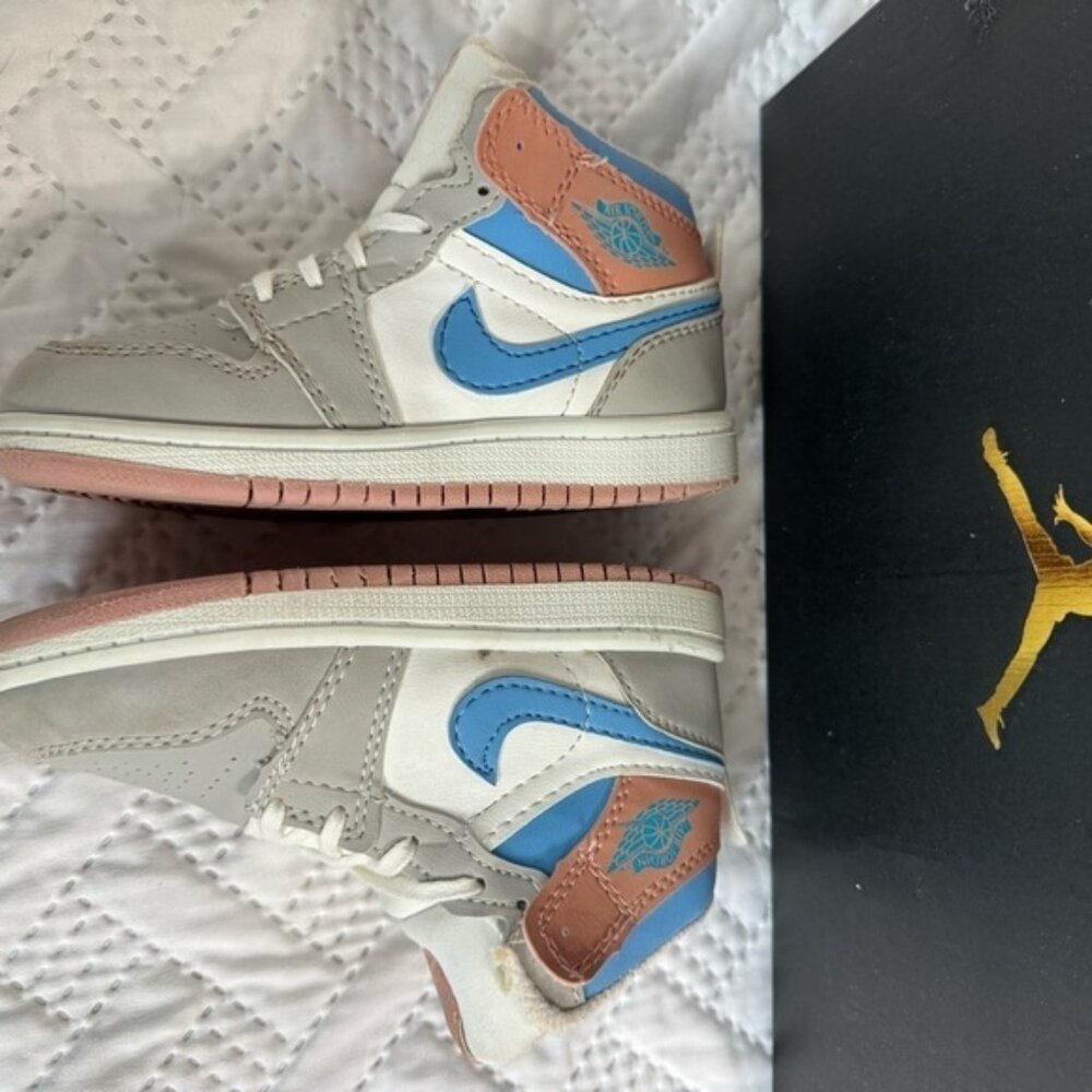 Nike Jordan 1 Toddler Preschooler High Top Stylish Basketball Sneakers Euro 27 - Picture 11 of 11